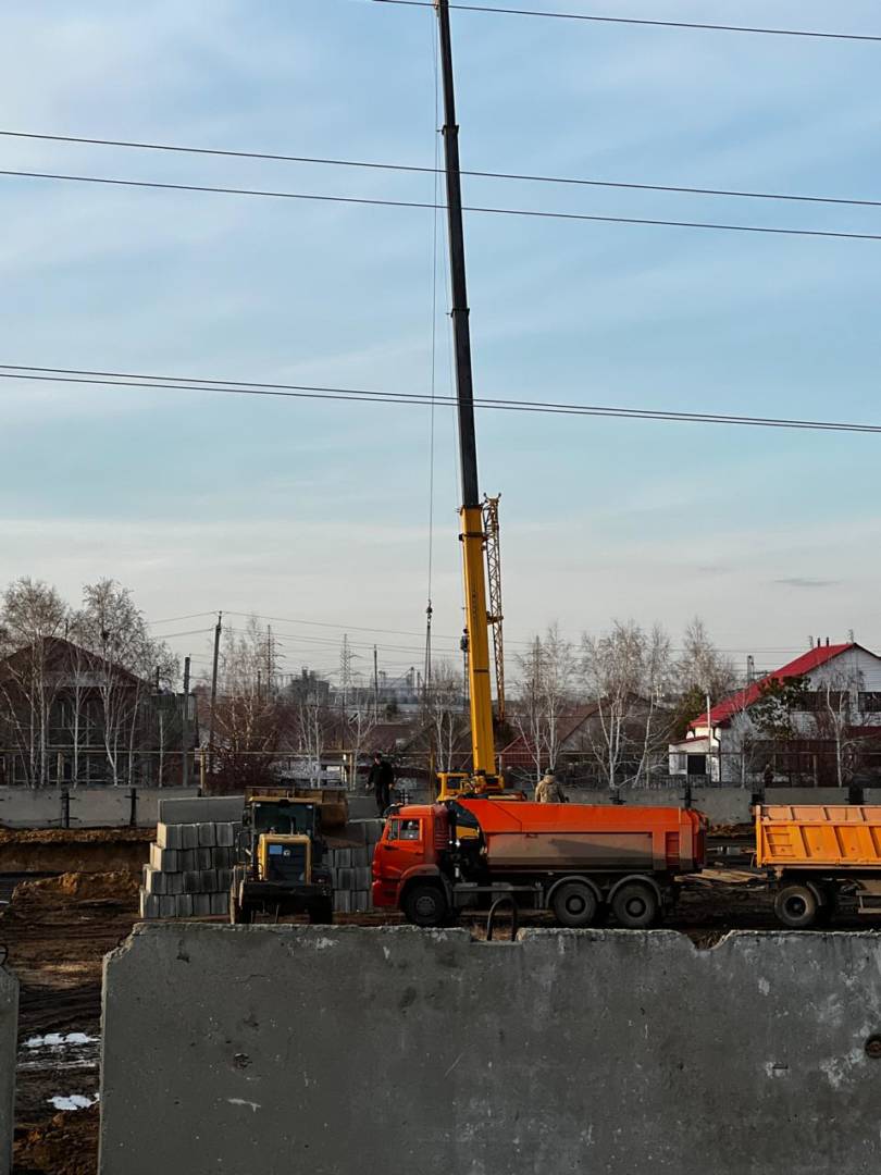 В районе «Зеленстрой» в Костанае начали строить ЖК. Без нарушений не обошлось.