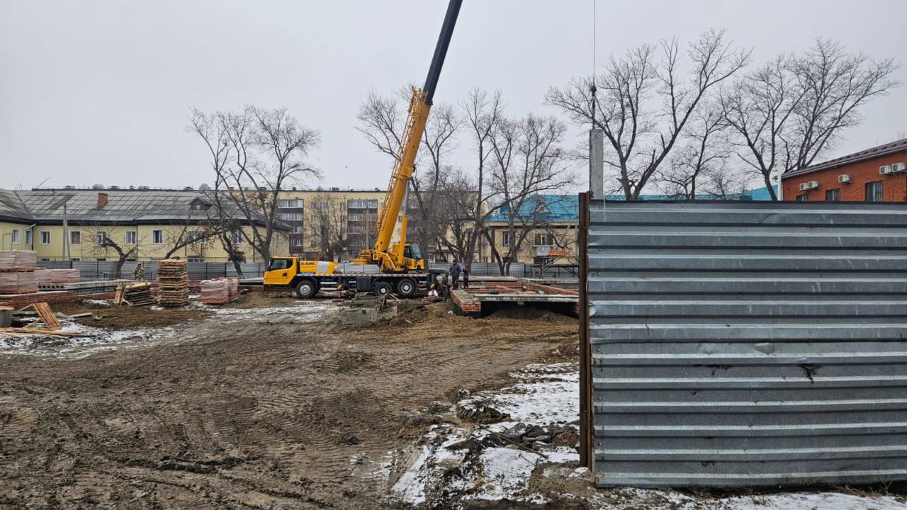 Должен остановить работы, но все еще строит? — на возведение очередного здания жалуются костанайцы