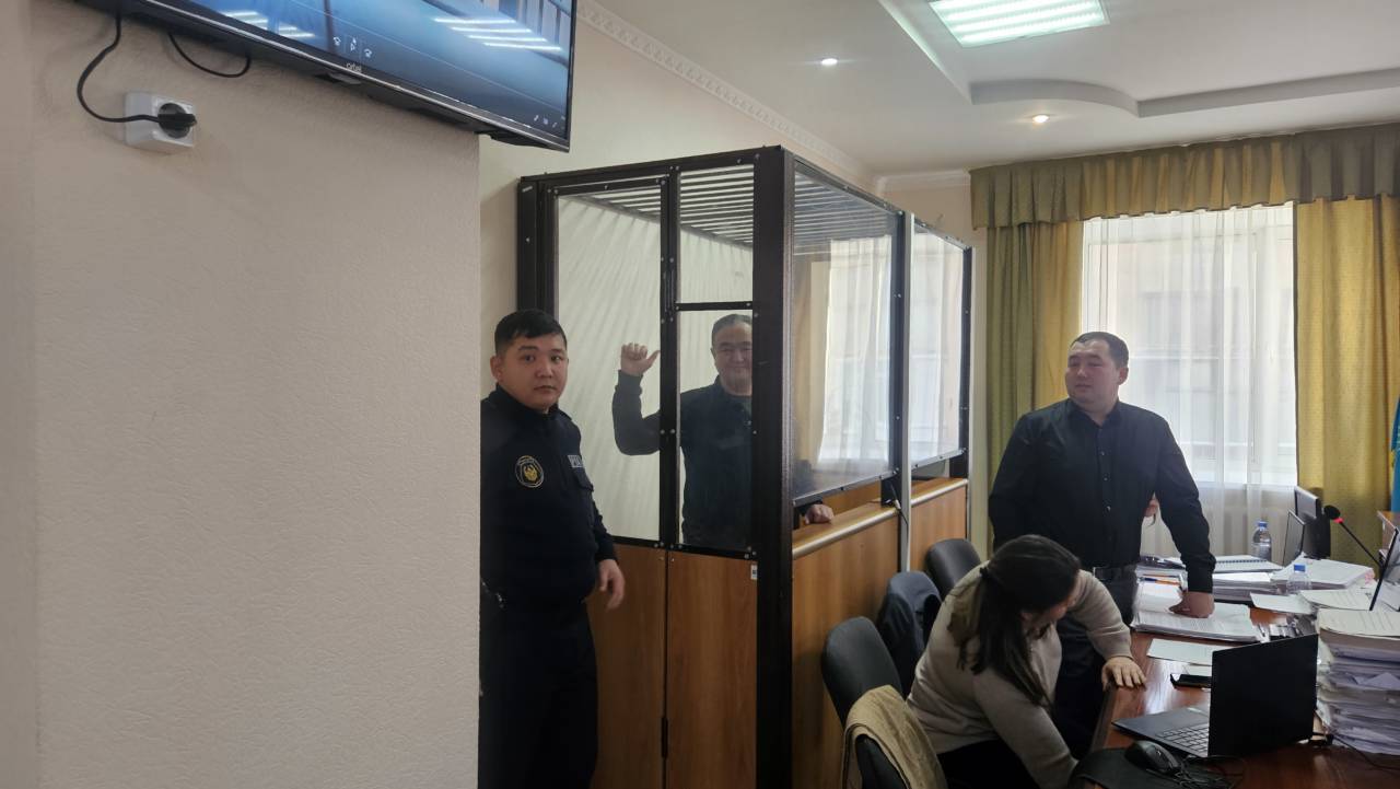 «Вам завтра легче будет, если я на улице останусь?» — как блогера Миршата Сарсенбаева уговаривали «решить» вопрос с птицефабрикой