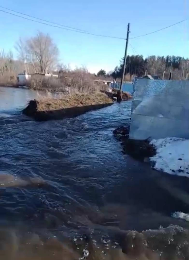 В садовое общество «Мелиоратор» в Костанайском районе пришла талая вода