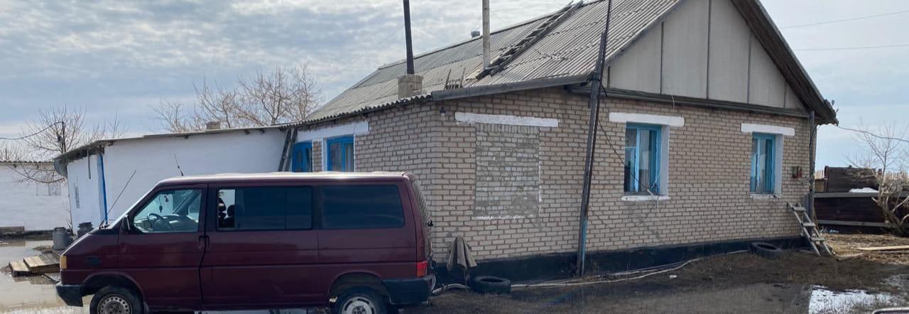 В с. Мереке Наурзумского района талые воды подтопили задние дворы двух домов