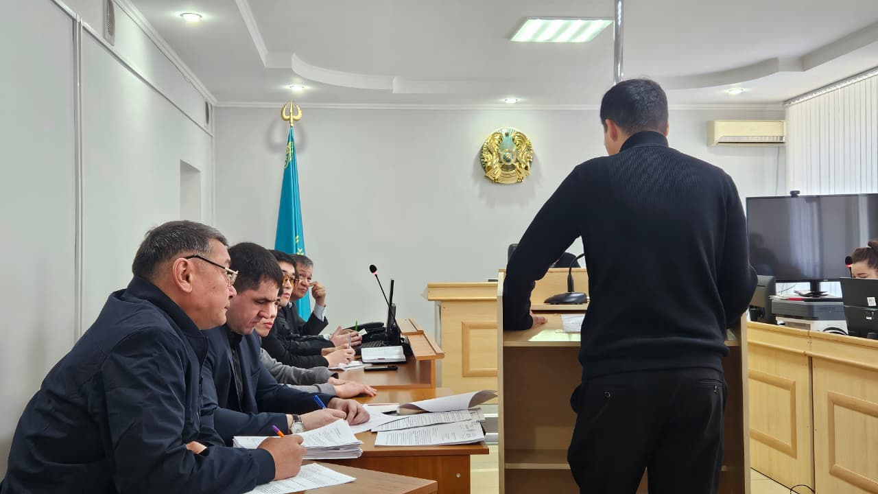 «Вы меня в чем-то обвинить хотите?»: по делу о драке в клубе Forty Four допросили следователя