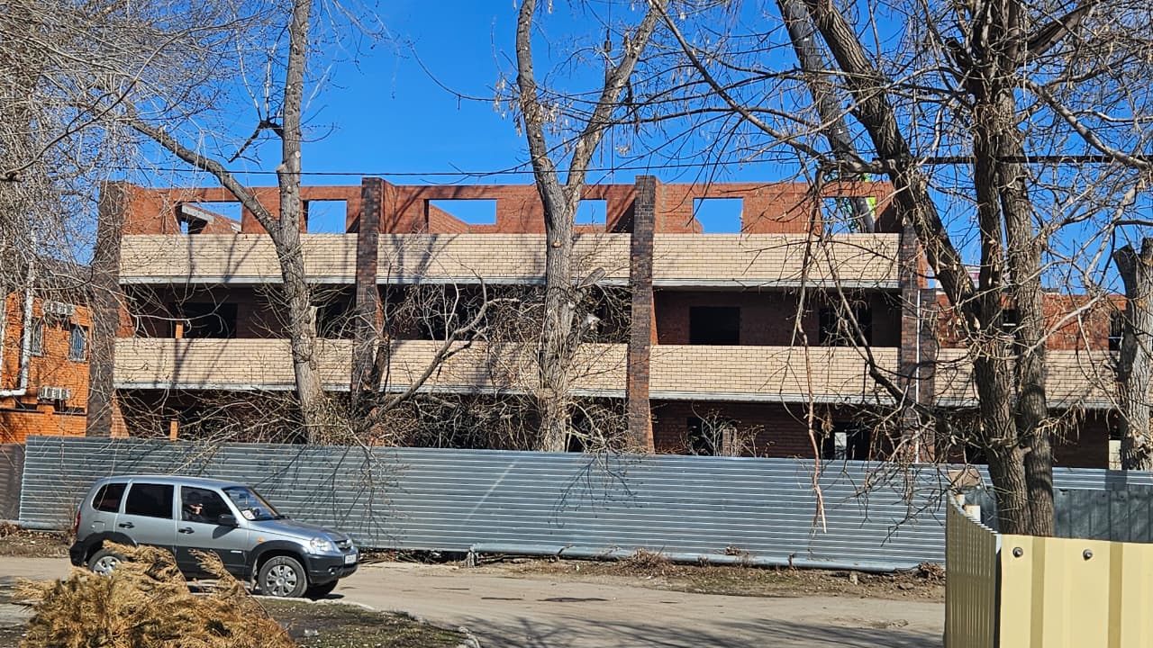 В Костанае проверяют застройщика по подозрению в новом строительстве под видом реконструкции