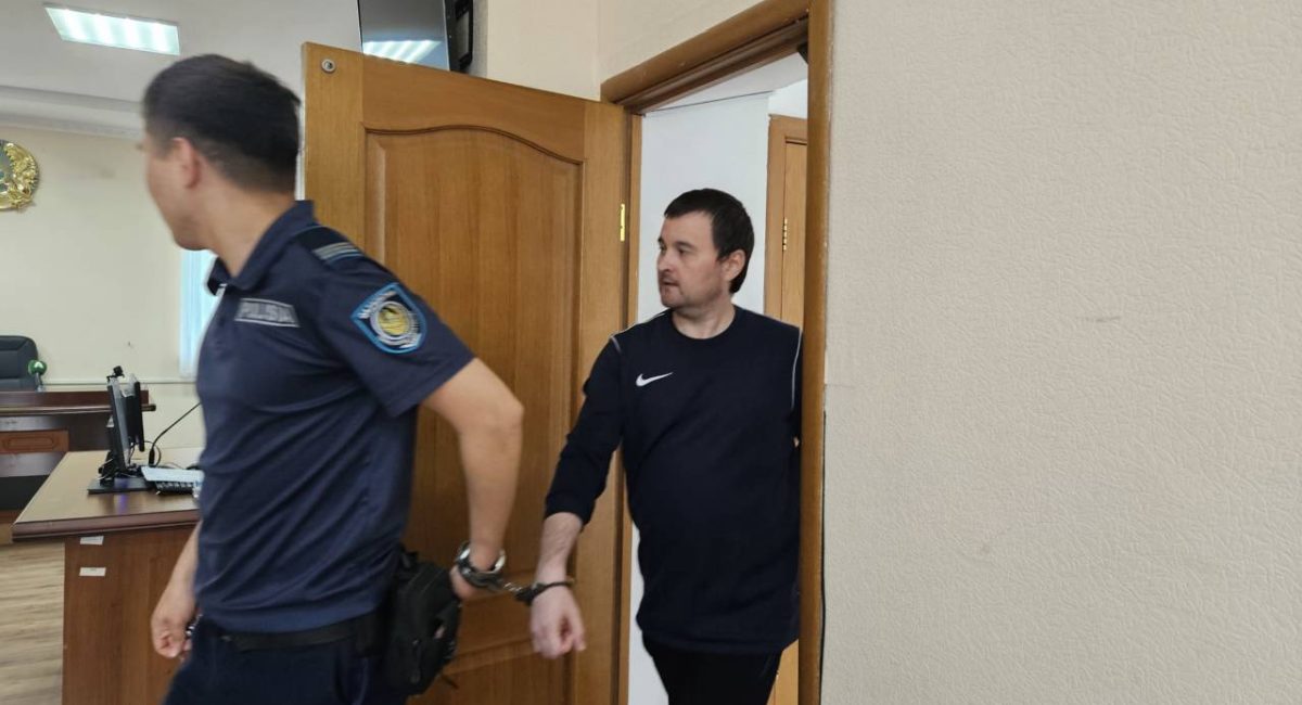 Дело о нападении на судебного исполнителя начали рассматривать в Костанае