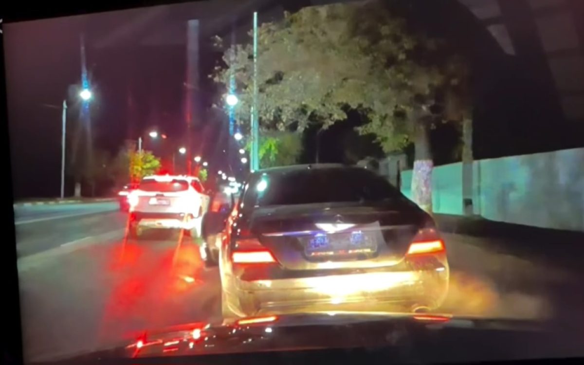 Без прав, без номера и пьяным за рулём: в Костанае остановили водителя Mercedes