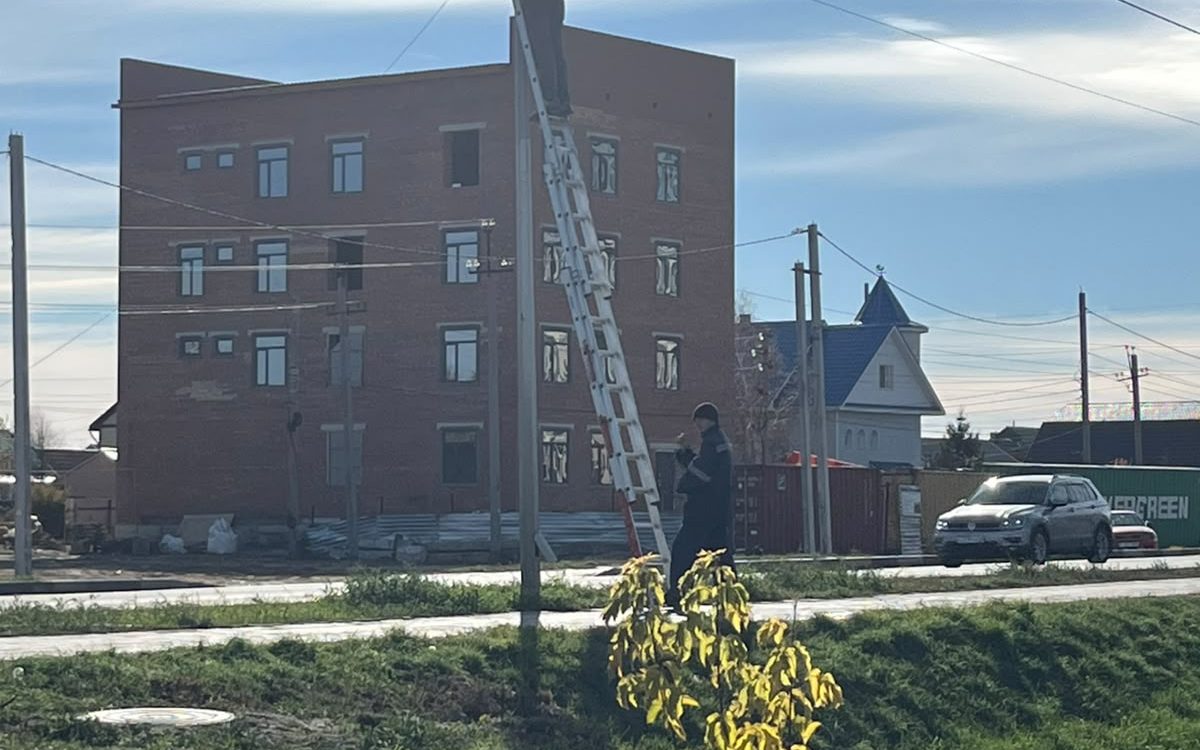 «Әзірге осылай істеуге мәжбүрміз»: «Алма ТВ» кабельдерін неге қайта ілді?